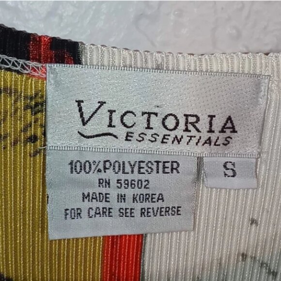 Victoria Essentials Top Size Small - Picture 8 of 9